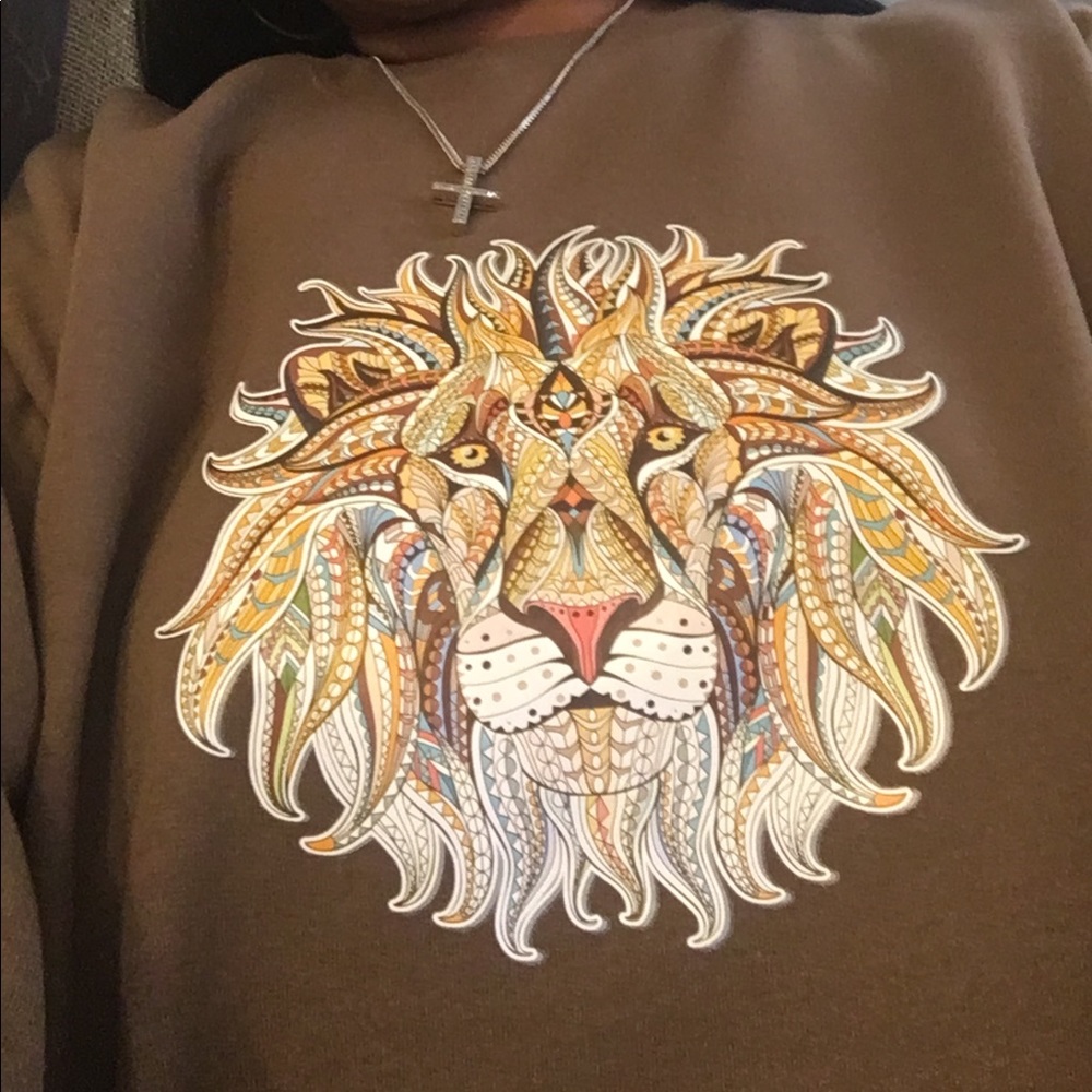 Lion Sweatshirt! Absolutely stunning!